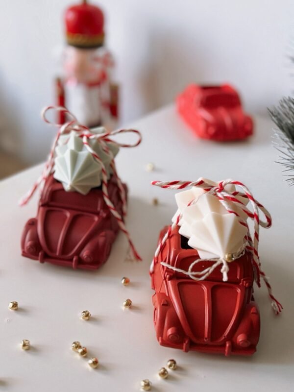 Swiateczne Auto z choinką