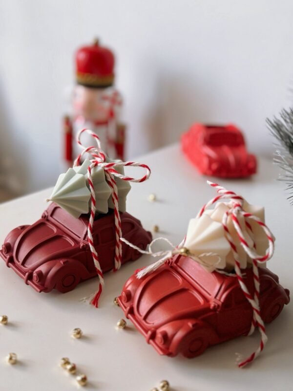 Swiateczne Auto z choinką