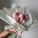 Bukiet delikatnoróżowych tulipanów – świece sojowe na Dzień Kobiet