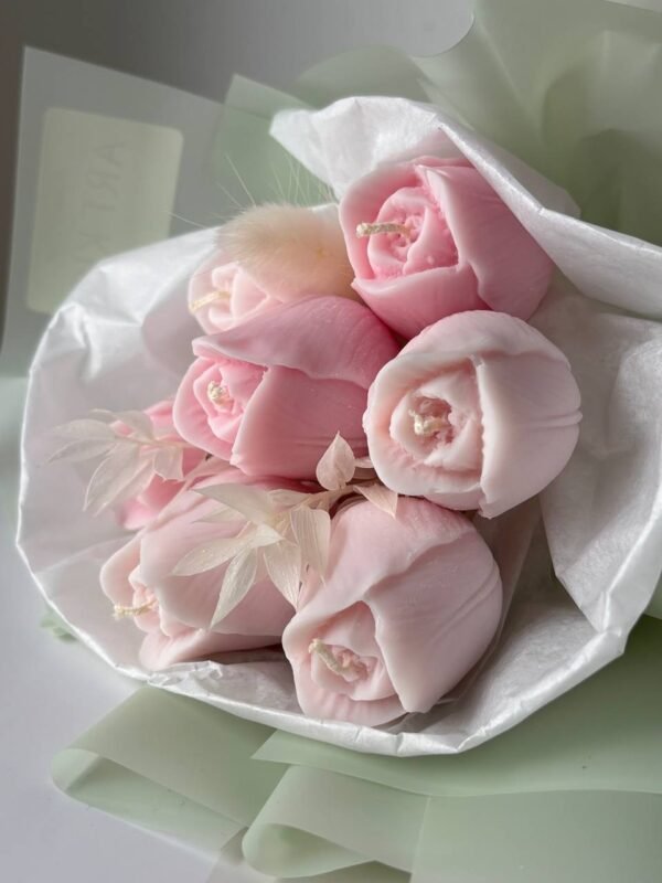 Bukiet delikatnoróżowych tulipanów – świece sojowe na Dzień Kobiet