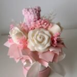 Mały flower box różowy z misiem - ręcznie robione świece dekoracyjne