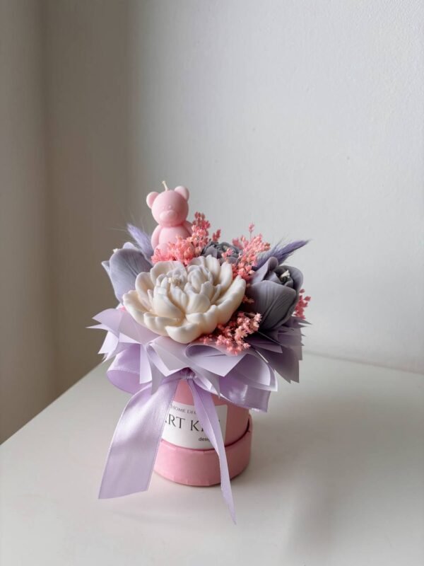 Różowo-fioletowy flower box ze świec - ręcznie robiony prezent