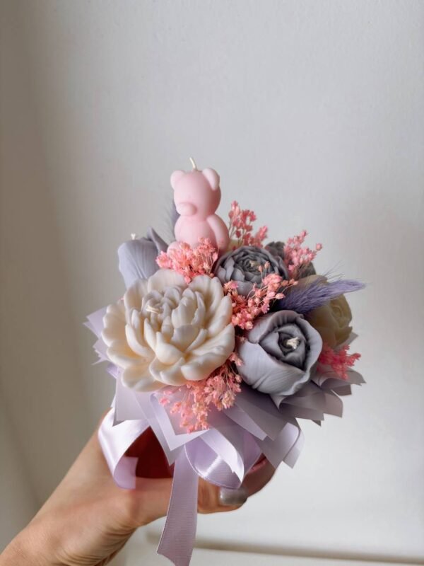 Różowo-fioletowy flower box ze świec - ręcznie robiony prezent